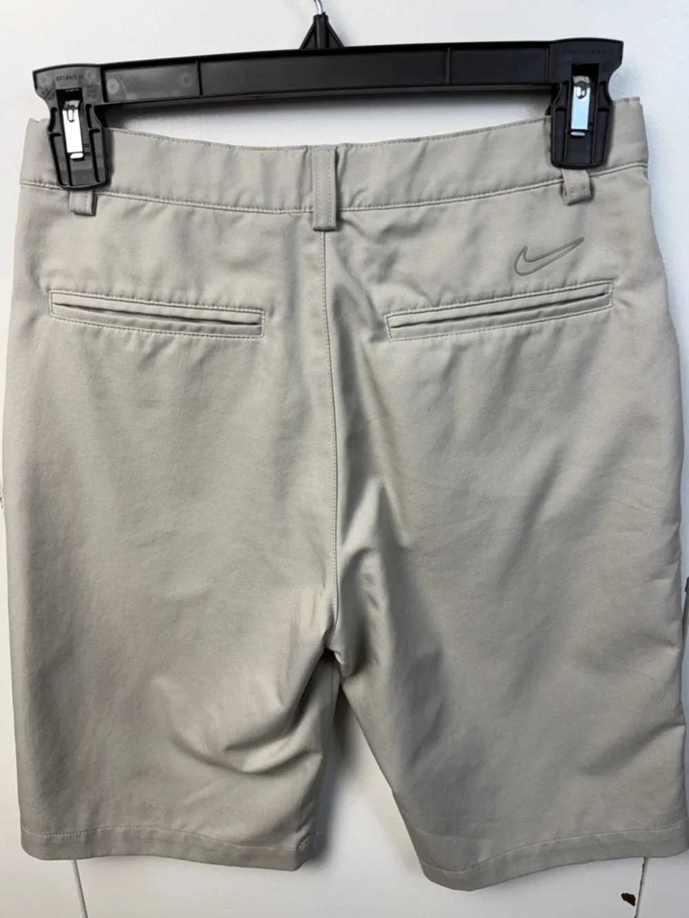 Nike boy’s Flat Front Golf Shorts in Light Khaki adjustable waist size medium